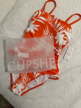 Cupshe women’s ' Orange & White Tropical One-Piece Swimsuit, Size small